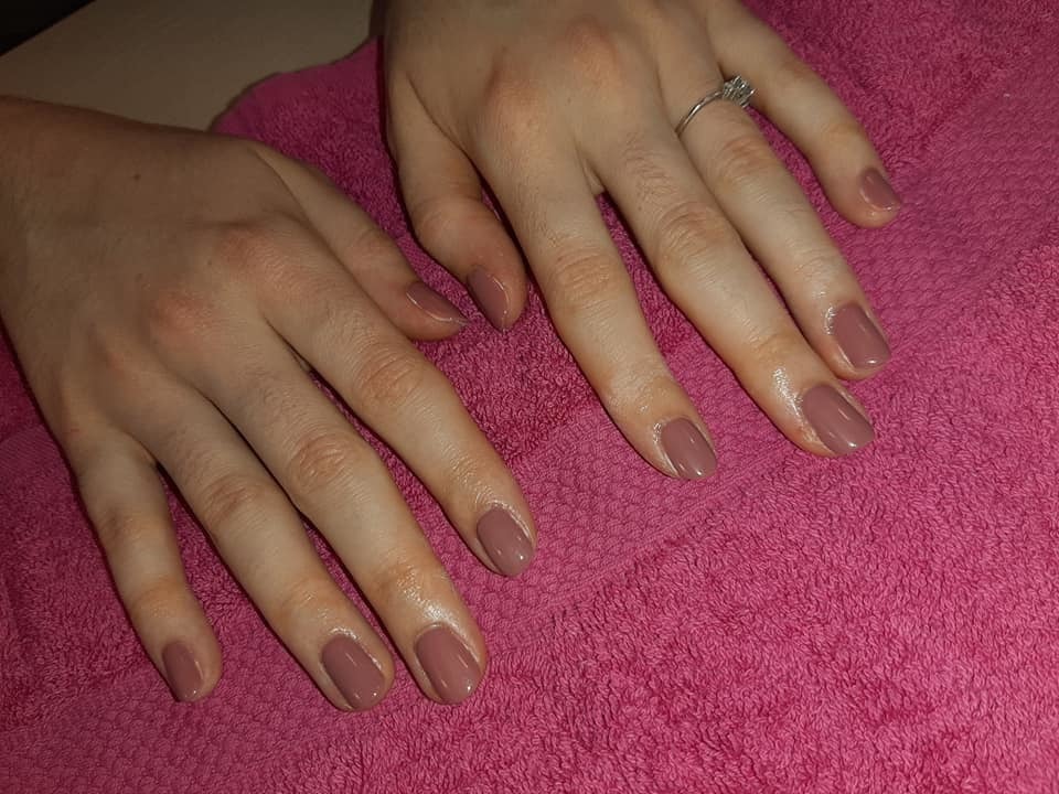 Manucure vernis semi-permanent Hollain